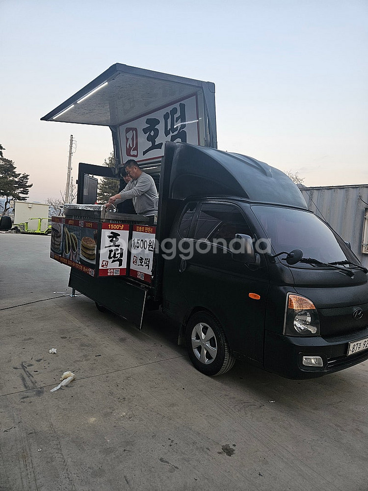 호떡 푸드트럭 판매합니다. 2400만원 (자동호떡기계설...--1
