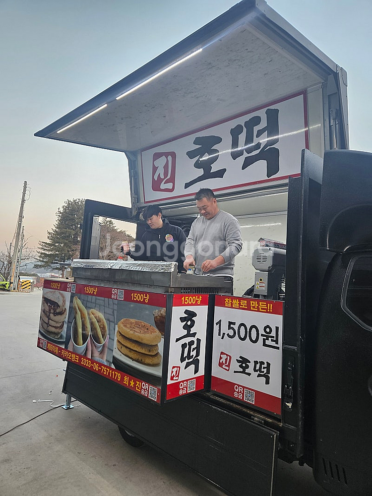호떡 푸드트럭 판매합니다. 2400만원 (자동호떡기계설...--2