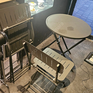 야외용 접이식 테이블 의자 세트 판매합니다.