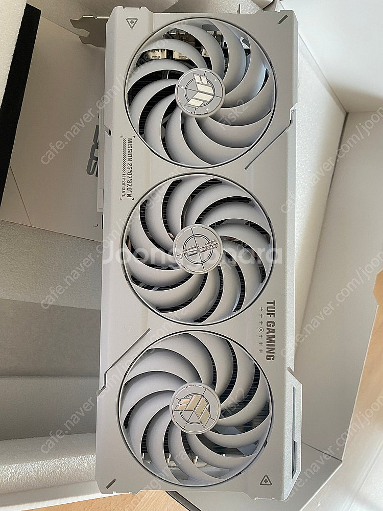 ASUS 7800XT TUF GAMING WHITE--0
