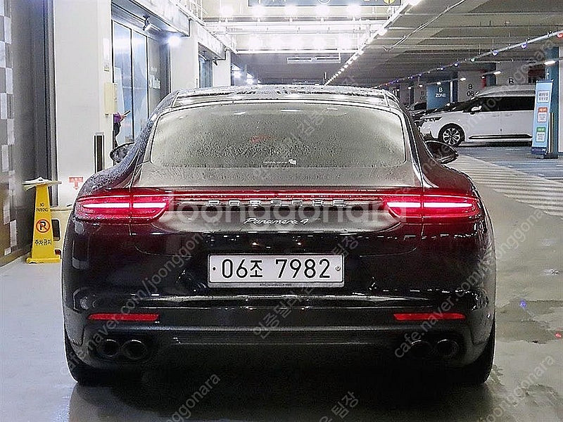 외제차 중고 포르쉐 파나메라 검정색 2019년식 3.0...--6
