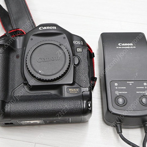 캐논 1D MARK2 (데스막투) , 100mm 백마엘 , 24-70 F2.8 (구계륵) ,28-70 F2.8 (구구계륵), 20mm F2.8 , 35mm F2.0 IS USM (
