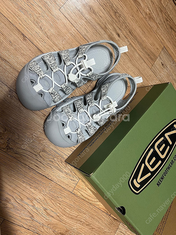 킨 뉴포트 레트로 여성 샌들 255--1