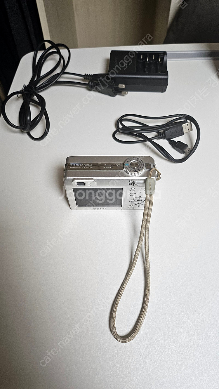 Sony. dsc-w7 디지털 카메라 팝니다.--0