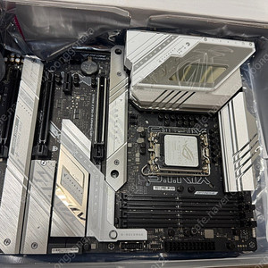 아수스 ROG STRIX Z790-A GAMING WIFF D4리퍼제품 판매 (DDR4세대 지원)