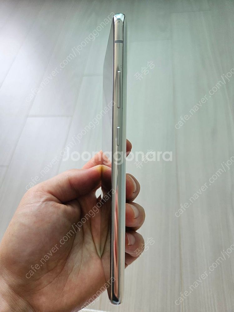 갤럭시 A90 5G 화이트 폰입니다--2