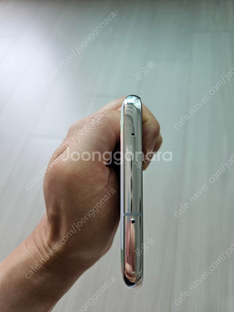 갤럭시 A90 5G 화이트 폰입니다--6