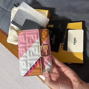 새상품펜디 FF로고 여성지갑