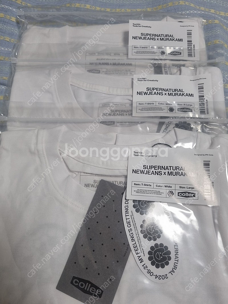 뉴진스 무라카미 반팔티 2종 L, XL--2