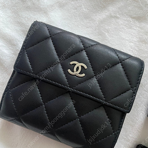 샤넬 클래식 반지갑