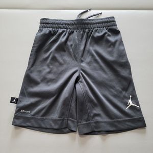 나이키조던 드라이핏 반바지에요. 4사이즈