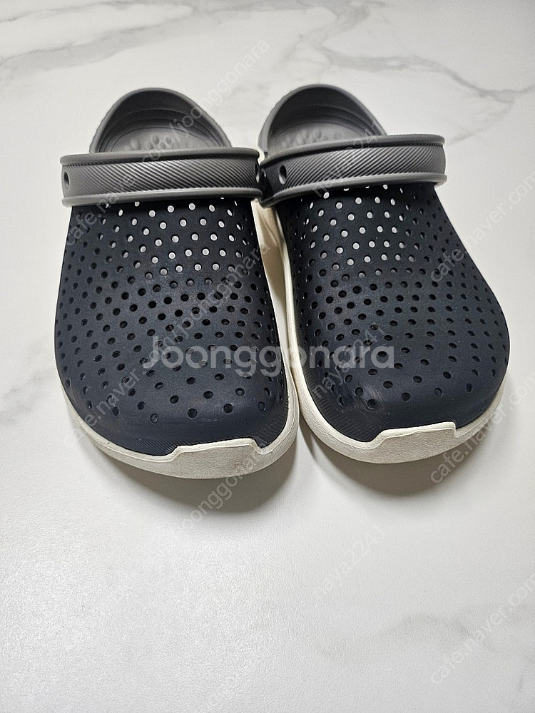 크록스 라이트라이드 J4 230mm 팝니다.--1