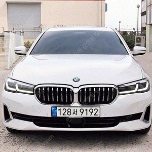 BMW 5시리즈 중고 BMW 중고 5시리즈 중고차 할부 흰색 2021년식 9,880km 530i 럭셔리 중고차가성비