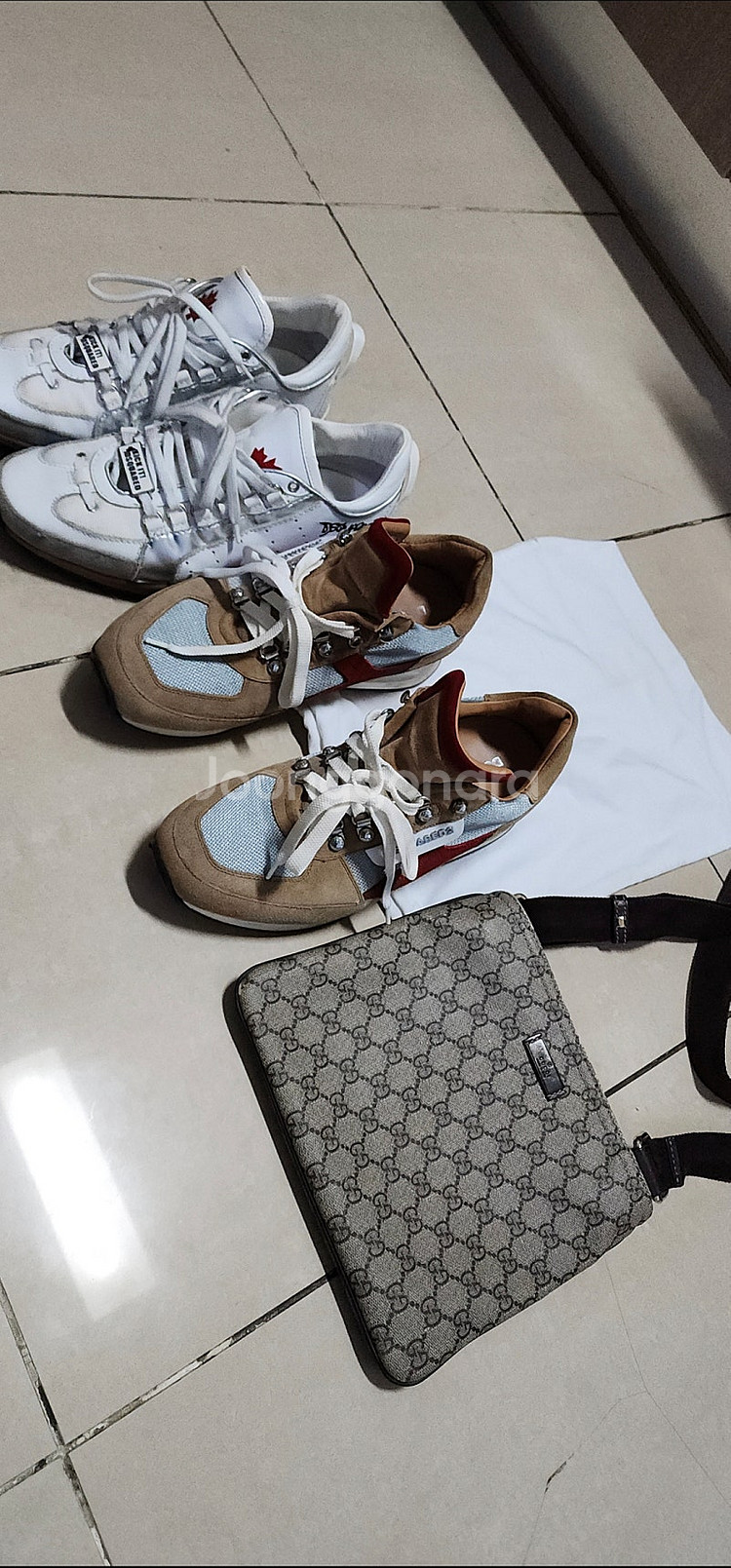 정품 디스퀘어드 팬츠와 스니커즈--3