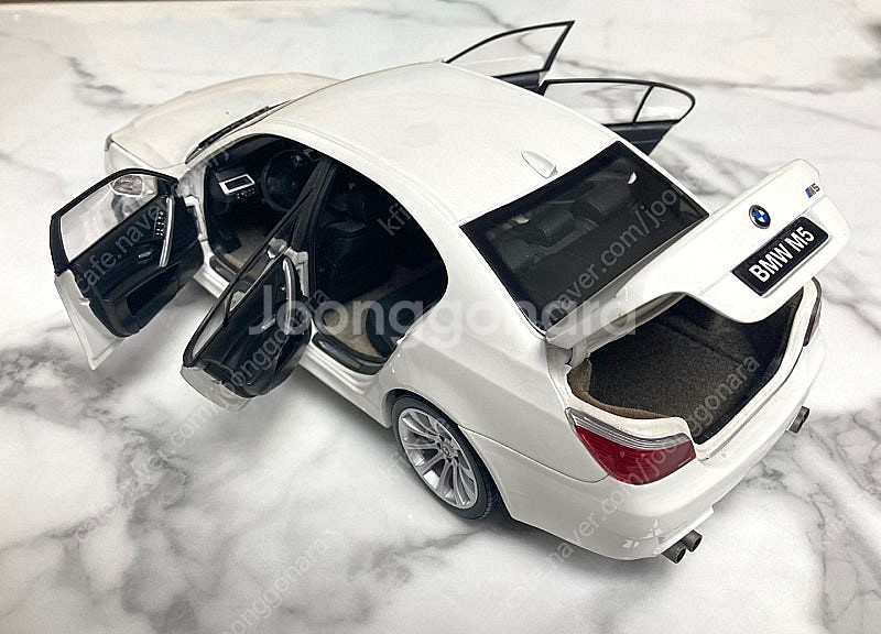 교쇼 1/18 다이캐스트 BMW M5 화이트 판매--2