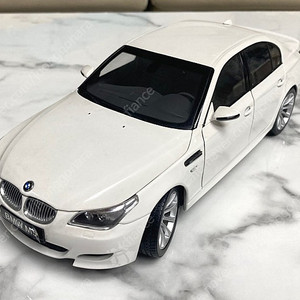 교쇼 1/18 다이캐스트 BMW M5 화이트 판매