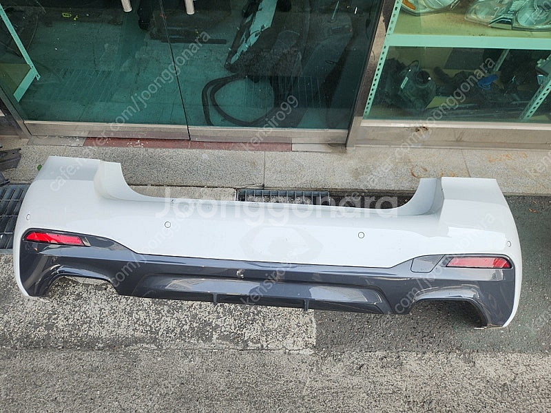 bmw g30 후기형 m팩 뒷범퍼 판매합니다--0