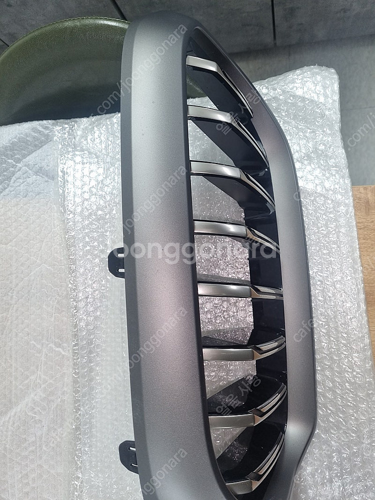bmw m550i에서 탈착한 세륨그릴과 사이드미러 커버...--5