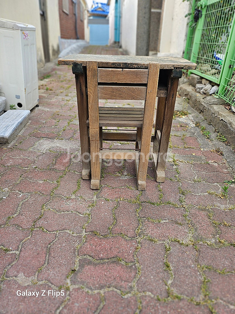 옛날 국민학교 책상과 의자 입니다/사진과 밑글참고 하세...--1
