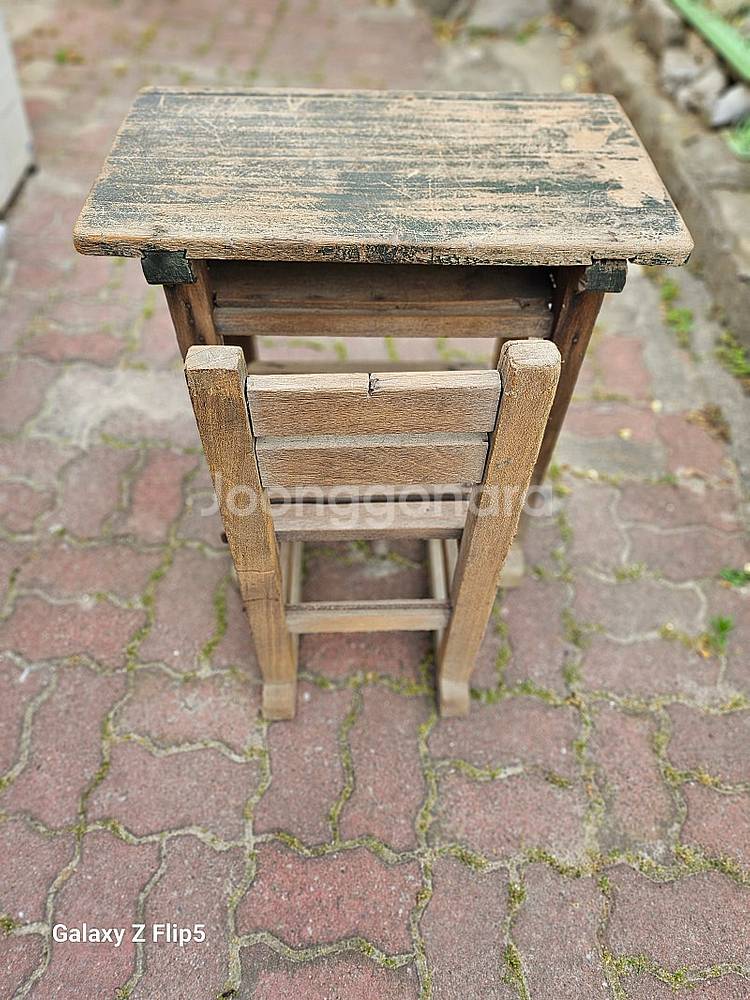옛날 국민학교 책상과 의자 입니다/사진과 밑글참고 하세...--2