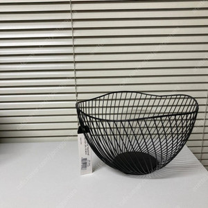 인테리어가 되는 블랙 철제 과일 바구니(새상품) - 5,000원