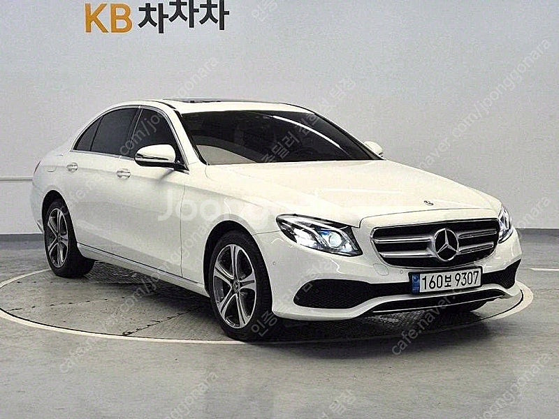 벤츠 E클래스 중고 벤츠 중고 승용차 흰색 2019년식...--0