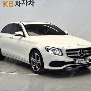 벤츠 E클래스 중고 벤츠 중고 승용차 흰색 2019년식 53,468km E220d 아방가르드 중고차시세가격