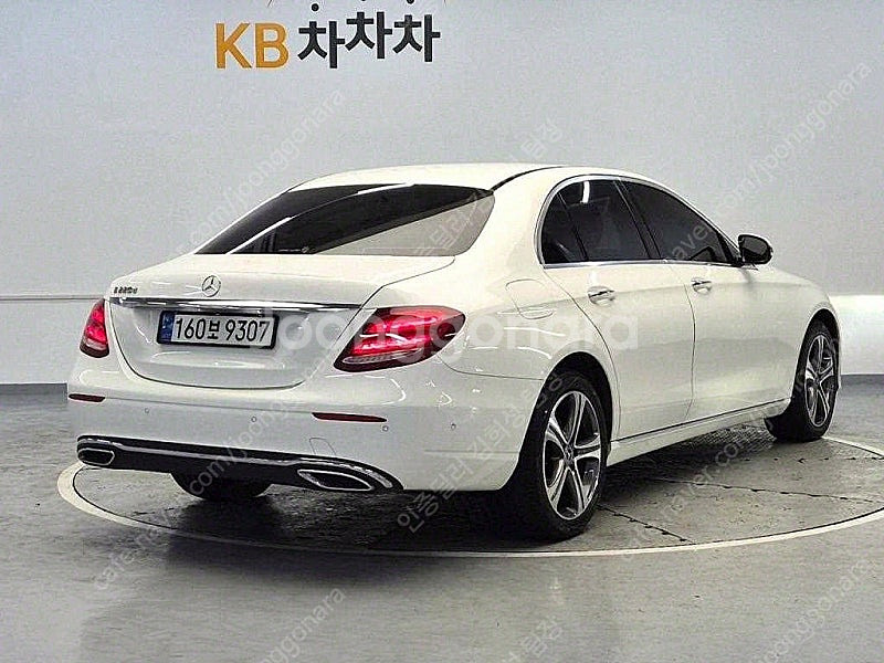 벤츠 E클래스 중고 벤츠 중고 승용차 흰색 2019년식...--5