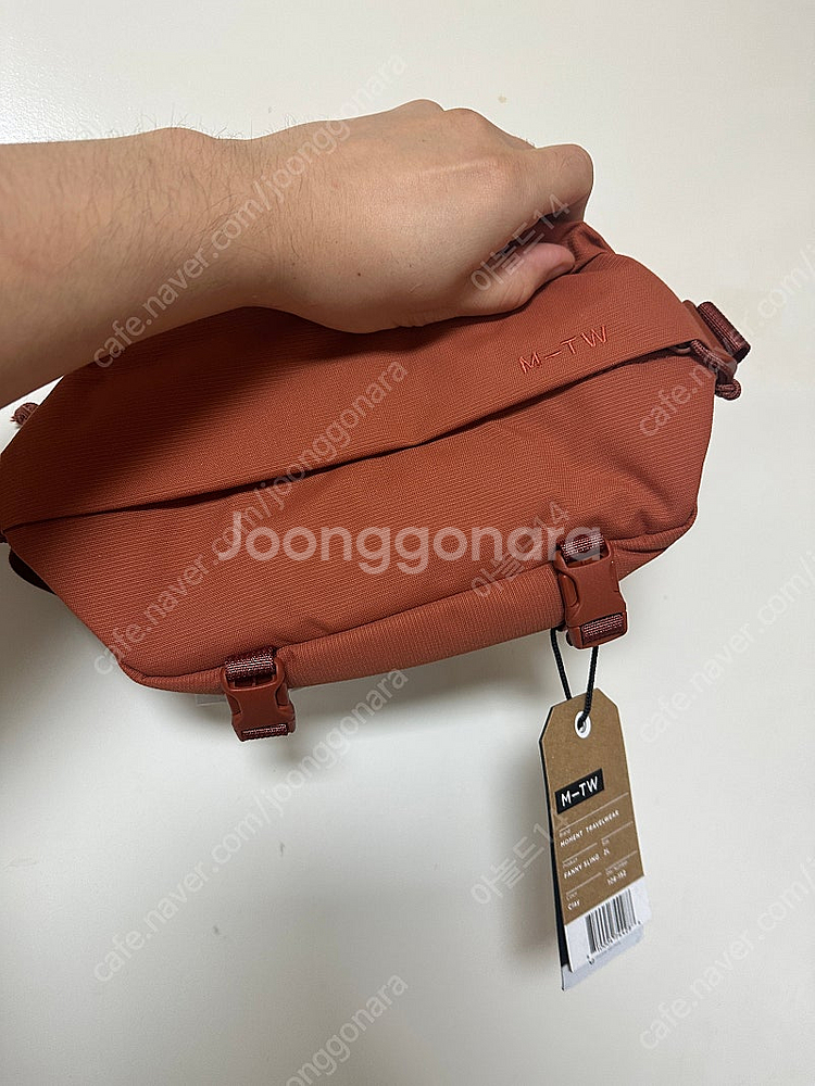 모멘트 MTW Fanny Sling 2L moment 카메라 슬링백--1