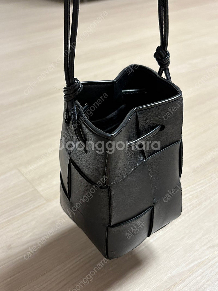 보테가베네타 미니 카세트 버킷백--1