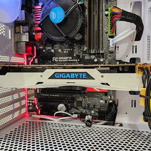기가바이트 GTX 1080Ti 11GB 화이트 그래픽카드 판매합니다.