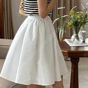 오뮤 미디 풀스커트 화이트 / EMILIA Midi Full Skirt (White)
