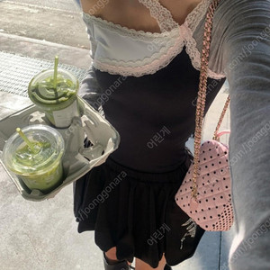 서쿠키 숄더레이스티 블랙
