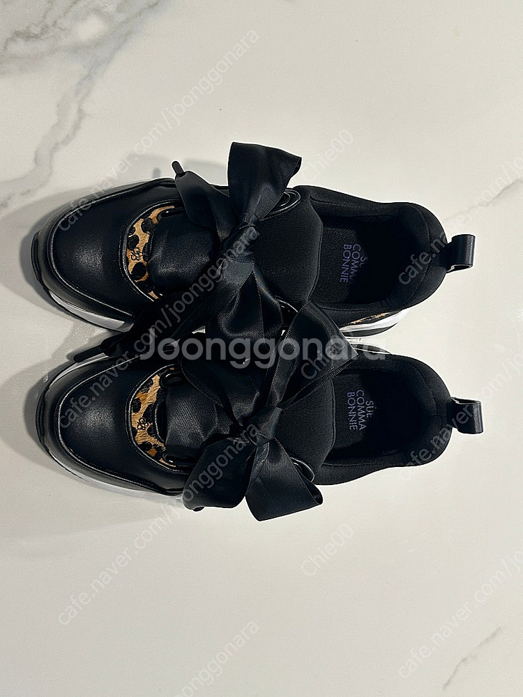 (새거) 슈콤마보니 홀리 스니커즈 350(225mm)--1