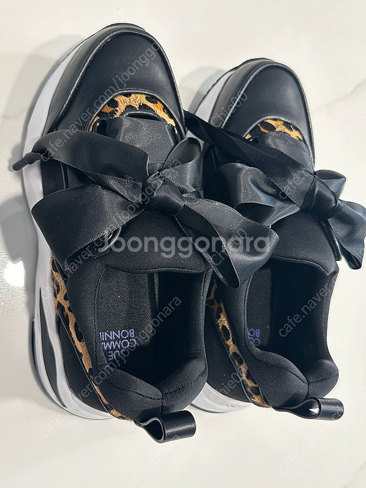 (새거) 슈콤마보니 홀리 스니커즈 350(225mm)--2