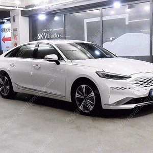 40,557 km K8 중고 하이브리드 시그니처 중고자동차가격 24시간 상담 흰색