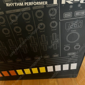 롤랜드 드럼머신 TR-8 판매