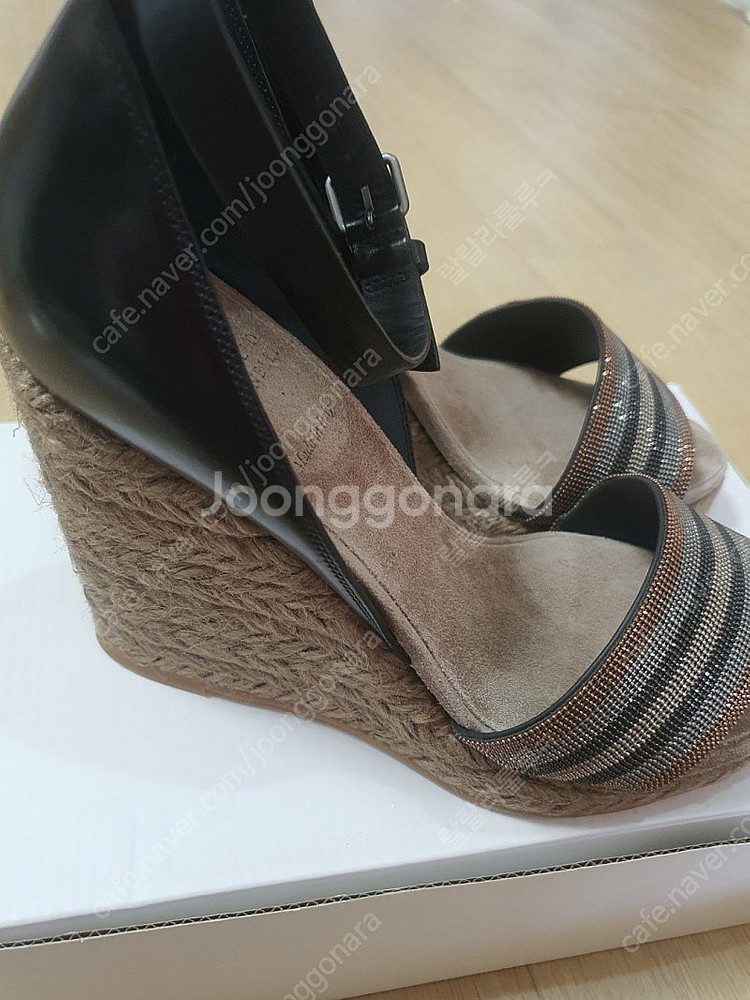 가격내림))브루넬로 쿠치넬리 웨지힐 샌들--1