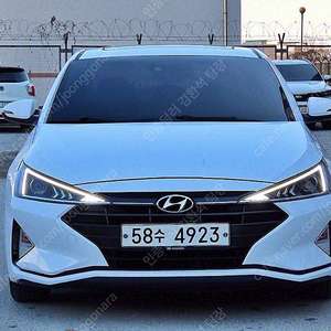 아반떼 중고 아반떼 더 뉴 아반떼 AD 중고차 흰색 2019년식 62,246km 1.6 스마트 저렴한 중고차
