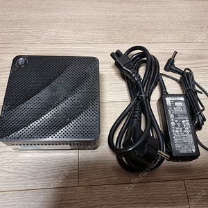 MSI 미니 PC N4000 팝니다. 작고 가벼워서 공간 활용에 좋아요
