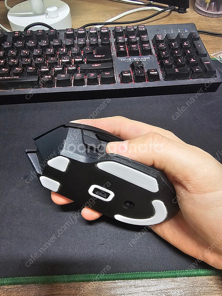 레이저 게이밍 마우스 바실리스크 v3 하이퍼스피드 팝니다.--3