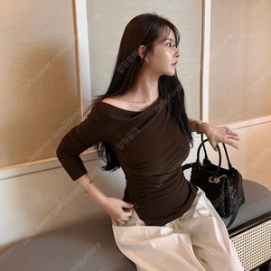 (포장째새상품) 더마농 made 로렌 브러쉬 셔링 트임 티셔츠 아이보리