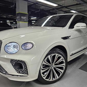 9,201 km 벤틀리 벤테이가 중고 4.0 V8 중고차직거래카페 흰색