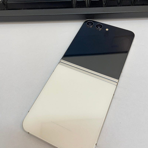 갤럭시Z플립5 크림 512GB 무잔상 상태좋은 중고34만팝니다.