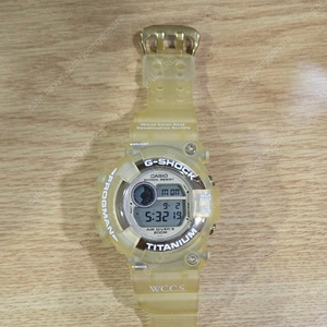 프로그맨 산호초 DW-8201WC-9T 골드 판매합니다
