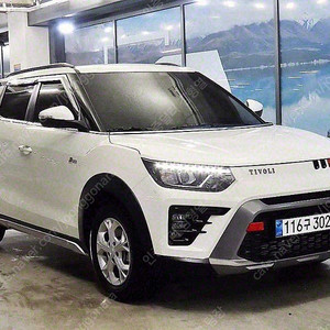 티볼리 중고 가격 더 뉴 티볼리 흰색 2024년식 7,156km 2WD 가솔린 1.5 V5 중고차싸게사기