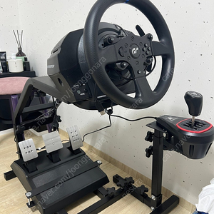 트러스트마스터t300rs 지티에디션 세트및 거치대 팝니다.