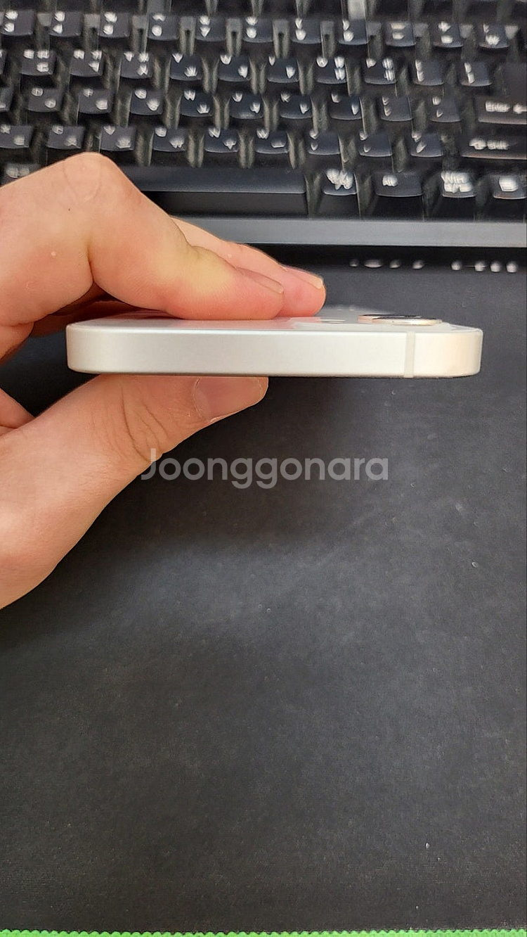 아이폰12 화이트 64GB 상태좋은 중고26만팝니다.--3