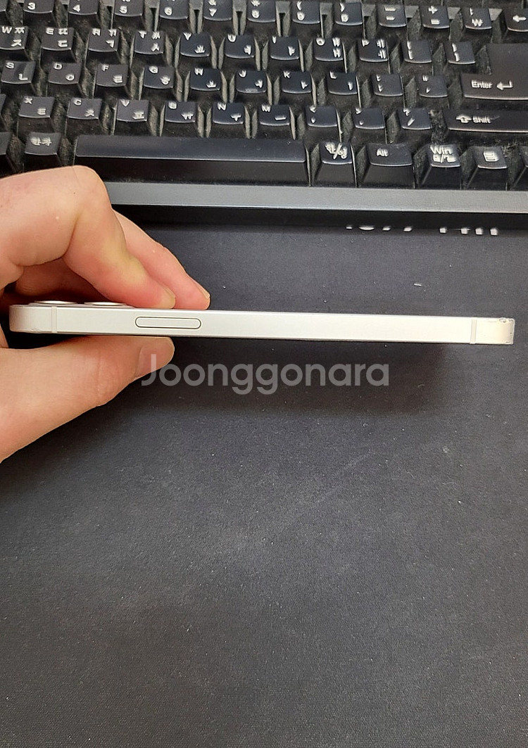 아이폰12 화이트 64GB 상태좋은 중고26만팝니다.--4