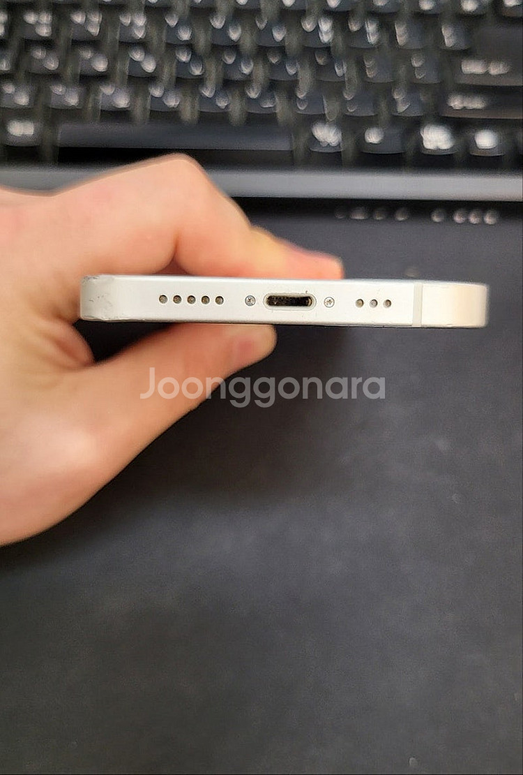 아이폰12 화이트 64GB 상태좋은 중고26만팝니다.--5
